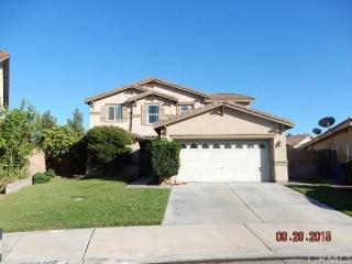 6065 Camargo Pl, Fontana CA  92336-1206 exterior