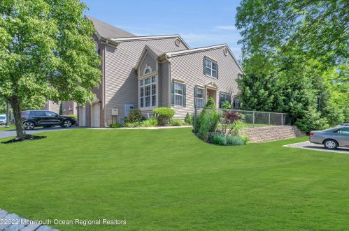 43 Banyan Blvd, Holmdel Village, NJ 07733-2778
