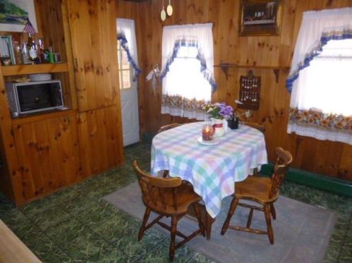 69 Ash St, Nashua, NH 03060-3810