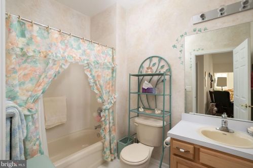 173 Meadowlark Dr, Trenton NJ  08690-3545 exterior