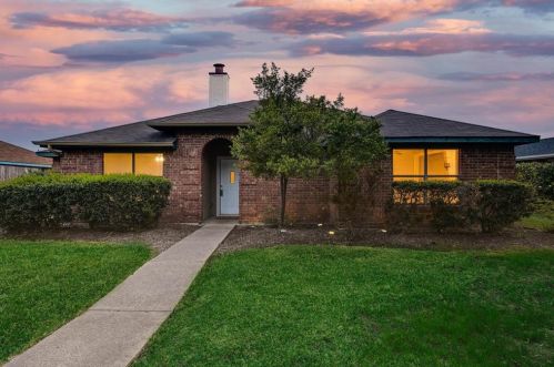 2008 Arles Ln, Carrollton TX  75007-2205 exterior