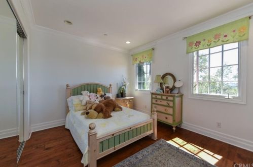 25 Blue Smt, Irvine CA  92603-0168 exterior
