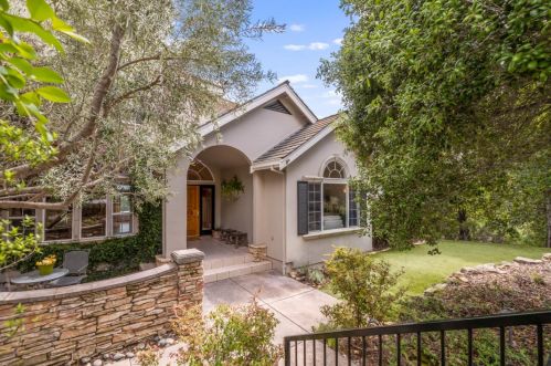 8320 Chantrelle Ct, Gilroy, CA 95020-3101