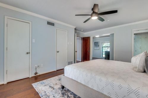 2711 Lakeview Ln, Carrollton TX exterior