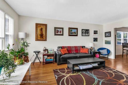 124 Branch Ave, Tinton Falls NJ  07701-2205 exterior