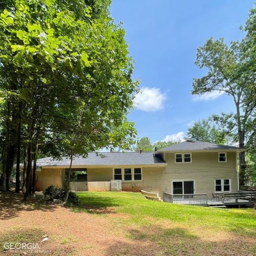 6896 Lockridge Dr, Atlanta GA  30360-1515 exterior