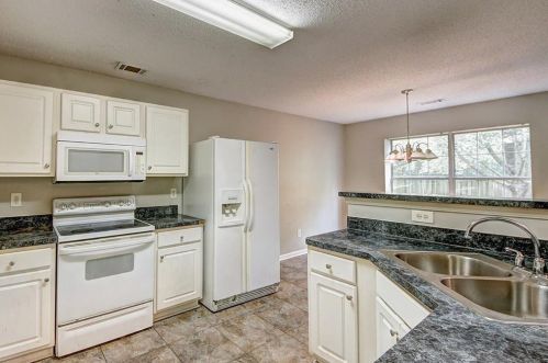2297 Charleston Pointe, Atlanta GA  30316-3018 exterior