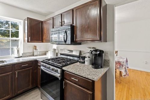 65 Wynd Ter, Middletown CT  06457-8729 exterior
