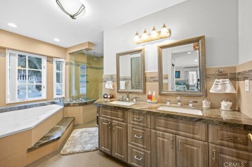 1468 Hillside Dr, Glendale CA  91208-2417 exterior
