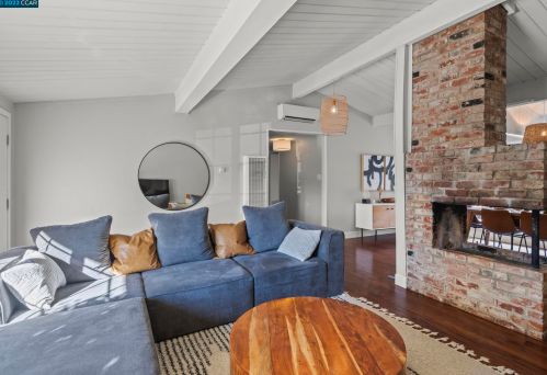 2245 Krueger Dr, Concord CA  94520-1750 exterior