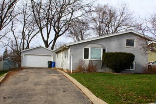 1122 Denver Dr, Carpentersville, IL 60110-1507