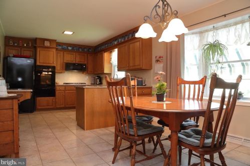 1144 Devonshire Rd, Lancaster PA  17601-1611 exterior