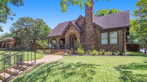 2245 Magnolia Ave, Fort Worth TX  76110-1124 exterior