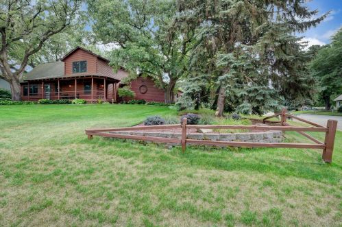 94 Bridgewater Dr, Saint Paul MN  55127-6976 exterior