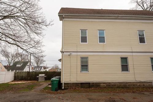 810 Shore Rd, Warwick, RI 02889-2609