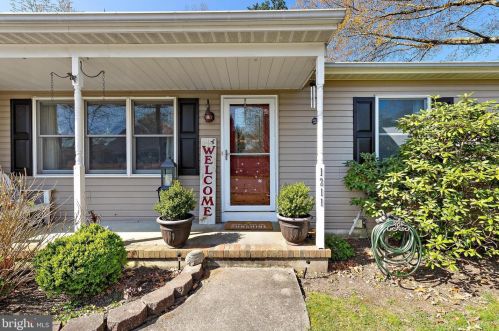 1211 Cypress Pl, Lacey, NJ 08731-4529
