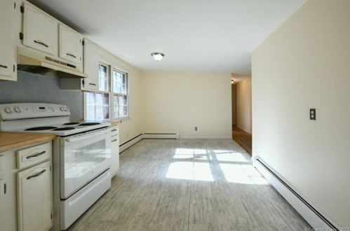 29 Hungerford Ln, Torrington, CT 06791-2315