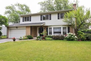 89 Greenbriar Dr, Bannockburn, IL 60015-5053