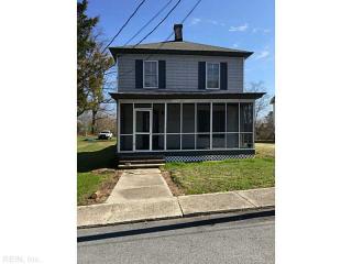 104 First Church St, Dendron, VA 23839-2318