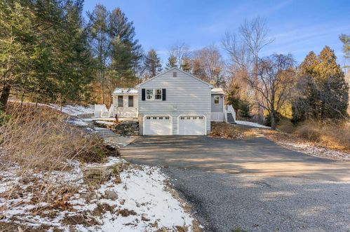 33 Mammoth Rd, Londonderry NH  03053-4030 exterior