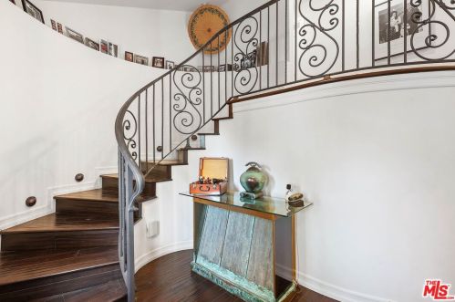 14636 Round Valley Dr, Van Nuys, CA 91403-4632