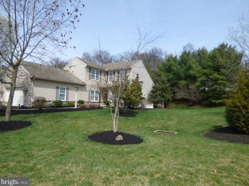 1847 Stone Hill Dr, York, PA 17402-7885