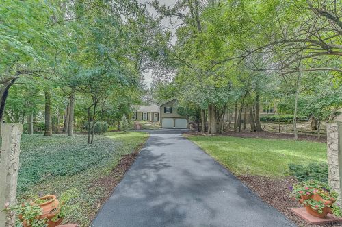 911 Glenbard Rd, Glendale Heights, IL 60137-6483