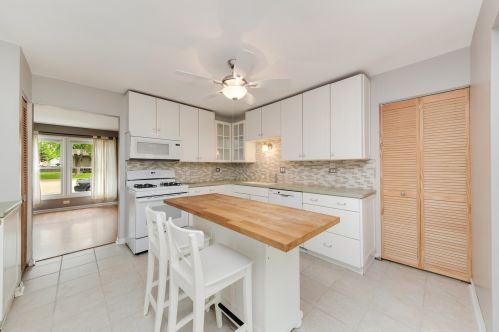 235 Bristol Ct, Lemont IL  60440-1684 exterior