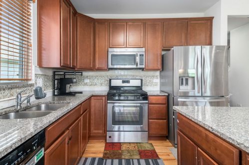 4315 Fraser Cir, Naperville, IL 60564-1182