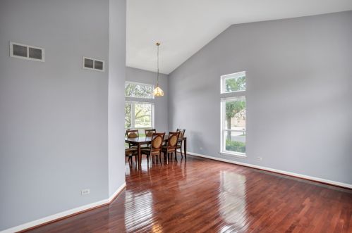 841 Tamarac Dr, Carol Stream IL  60188-4427 exterior