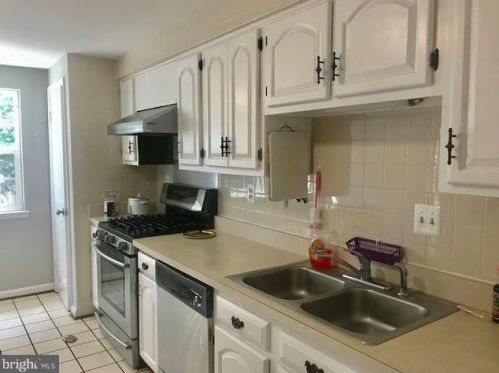 7001 Braddock Mews Pl, Springfield VA  22151-3502 exterior