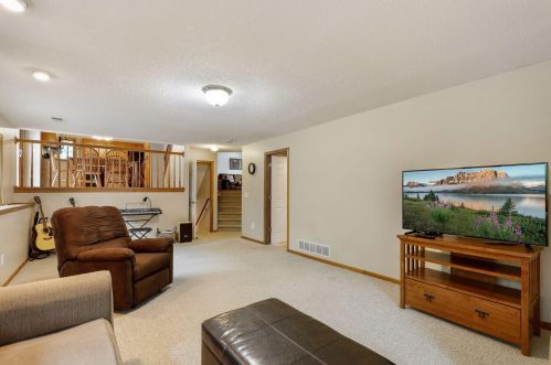 201 Dunbar Way, Saint Paul MN  55115-2815 exterior