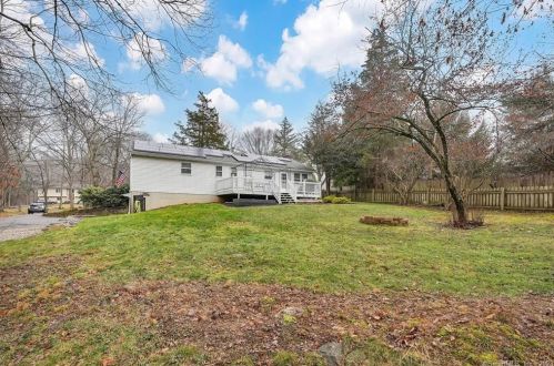 37 Victoria Dr, Colchester CT  06415-2319 exterior