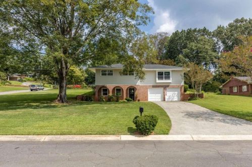 151 Mechelle Ln, Marietta, GA 30066-3633
