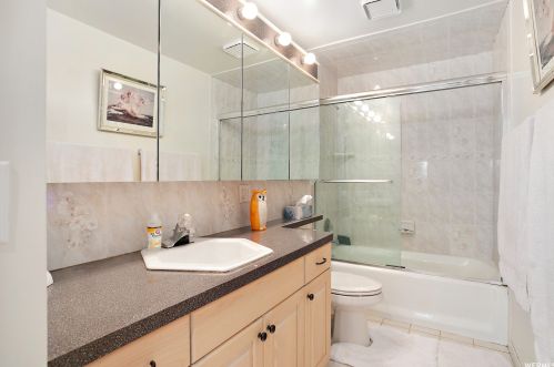 1960 Camelot, Taylorsville UT 84084-3206 exterior