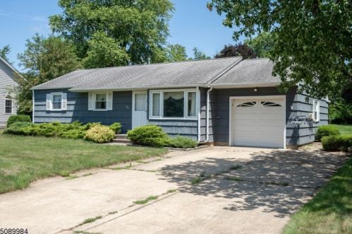 125 Brewster Ave, Piscataway, NJ 08854-2204