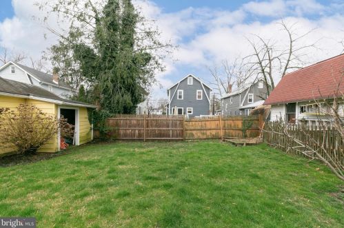 320 Chestnut St, Tavistock NJ 08033-1810 exterior