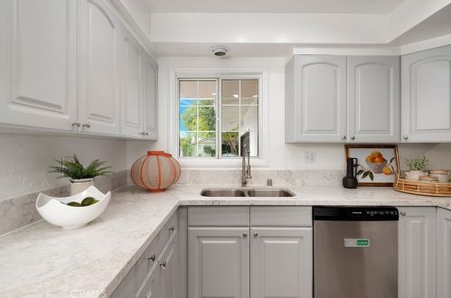 1527 Palais Rd, Anaheim CA  92802-2104 exterior