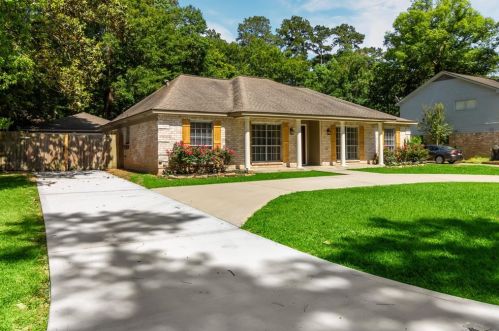 557 Landfall Ln, Conroe, TX 77302-3113