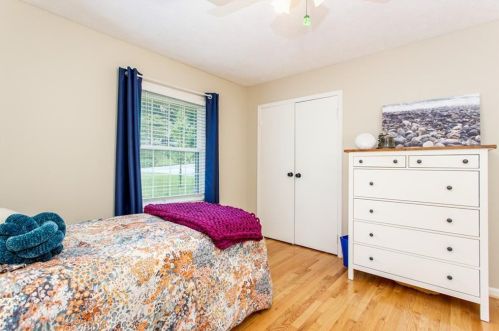6889 Lockridge Dr, Atlanta GA  30360-1514 exterior