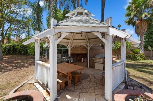 2662 Sovereign Way, Riverside CA  92506-5120 exterior