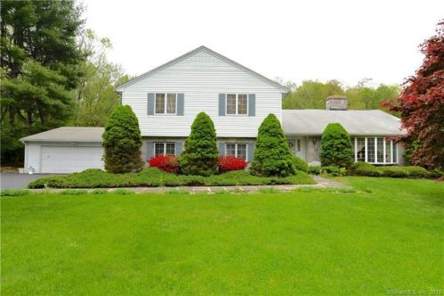 66 Quanopaug Trl, Woodbury, CT 06798-2122
