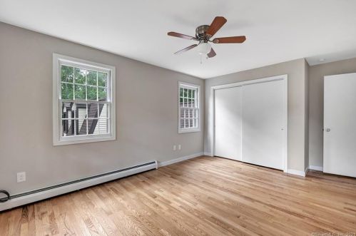 8 Captains Watch, Huntington CT  06484-5914 exterior
