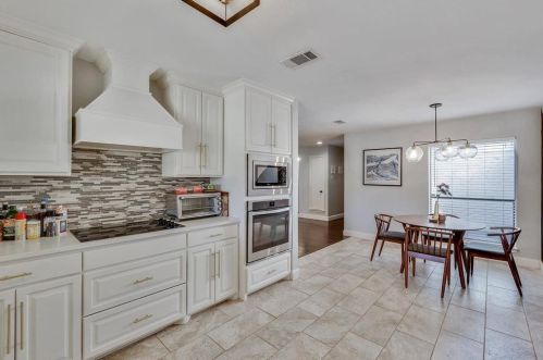 8708 Lake Country Dr, Fort Worth TX  76179-2802 exterior