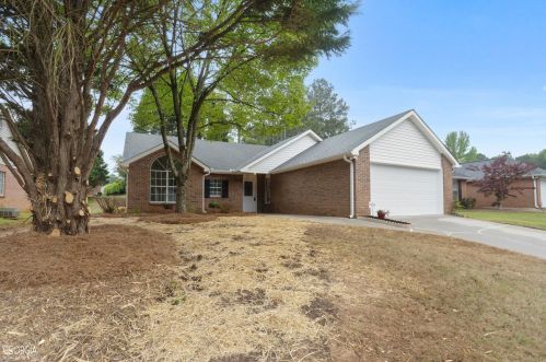 237 Oakwood Cir, Stockbridge GA  30281-6357 exterior