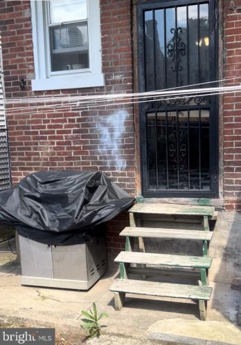 2816 22nd St, Philadelphia PA 19140-3830 exterior