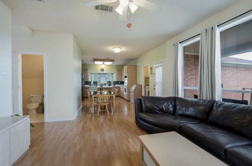 1140 Holly Dr, Carrollton TX 75010-1085 exterior