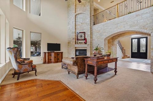 2011 Grn Wing, Granbury TX 76049-5576 exterior