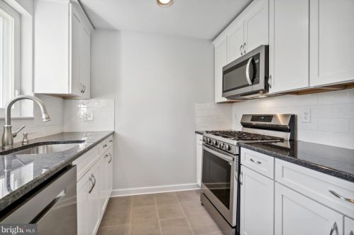 13 Dorann Ave, Princeton NJ  08540-3906 exterior