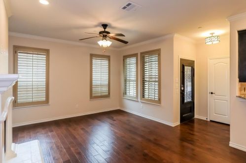 2833 Sheridan Dr, Carrollton TX  75010-4270 exterior